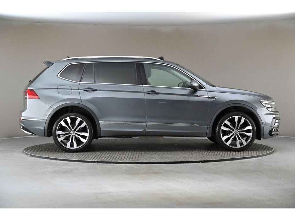 2021 Volkswagen Tiguan - image 11