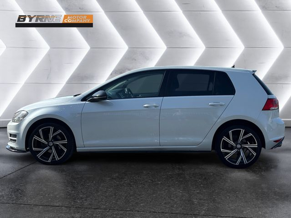 2015 Volkswagen Golf - image 2