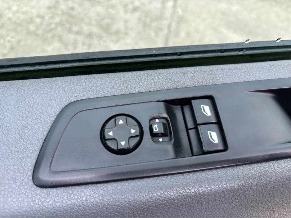 2020 Opel Vivaro - image 6