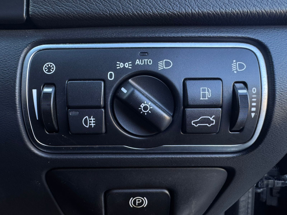 2017 Volvo S60 - image 18