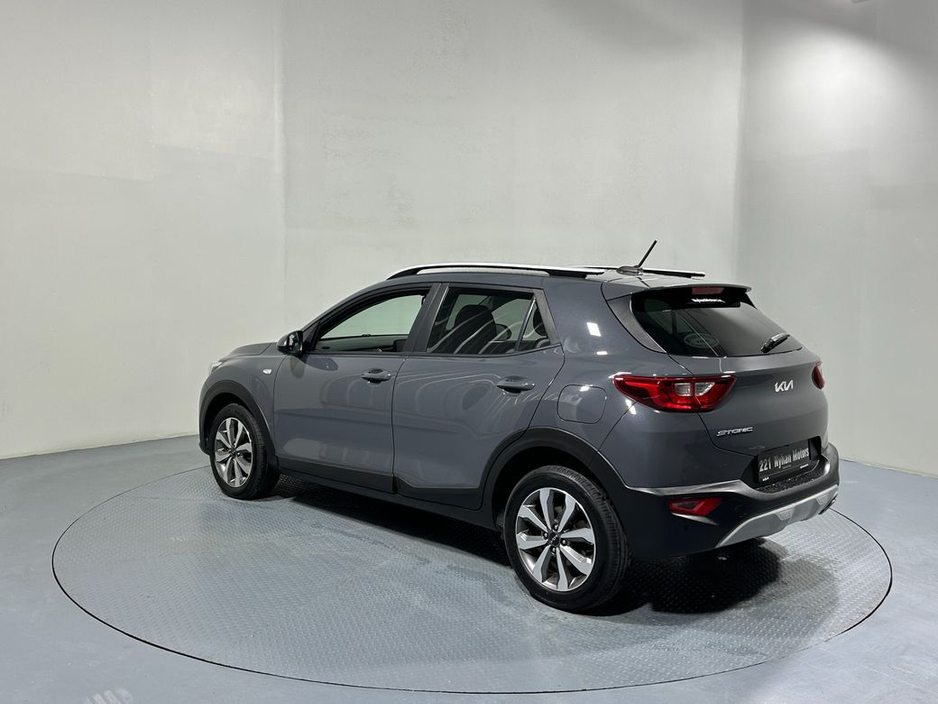 2022 Kia Stonic - image 8