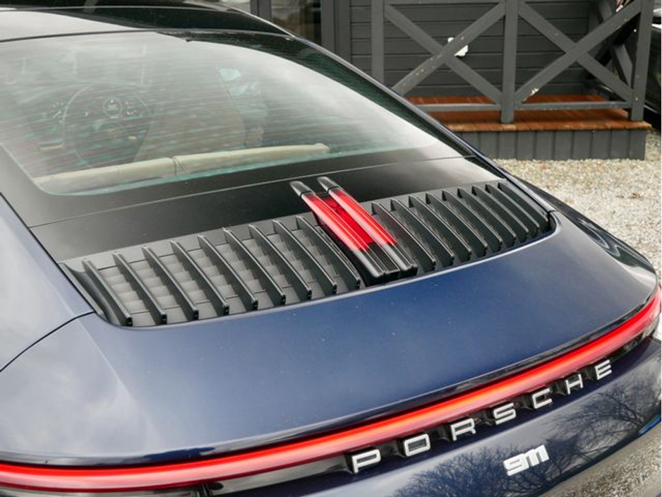 2022 Porsche 911 - image 13