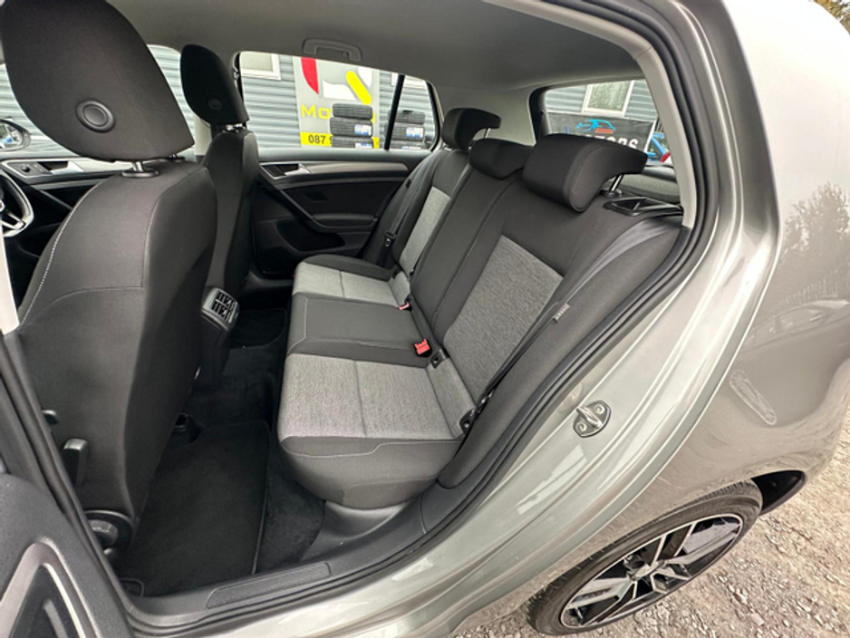 2013 Volkswagen Golf - image 9