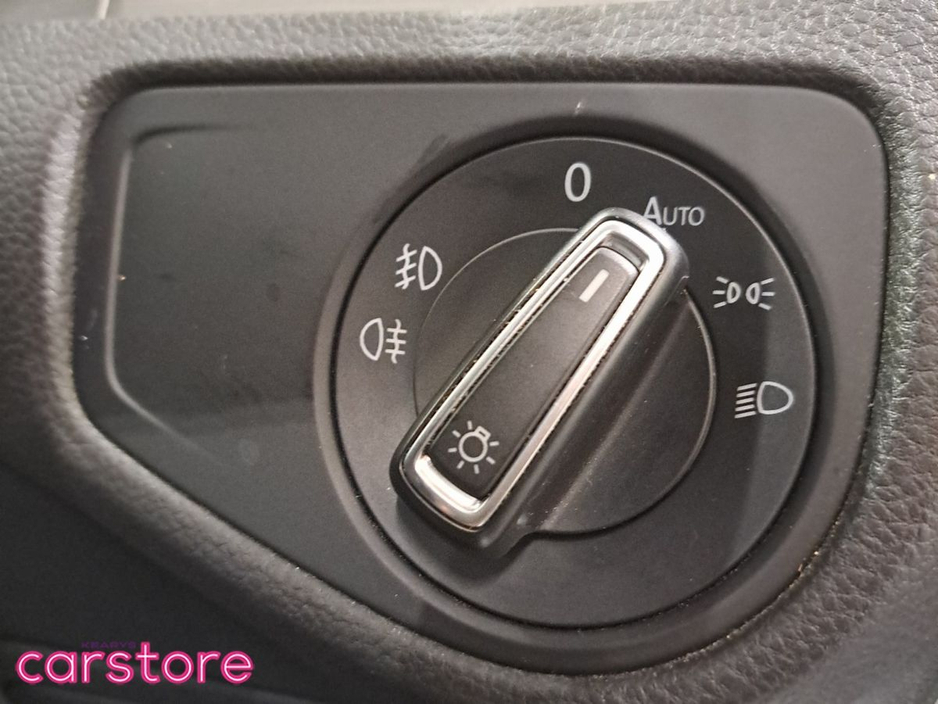 2016 Volkswagen Golf - image 17