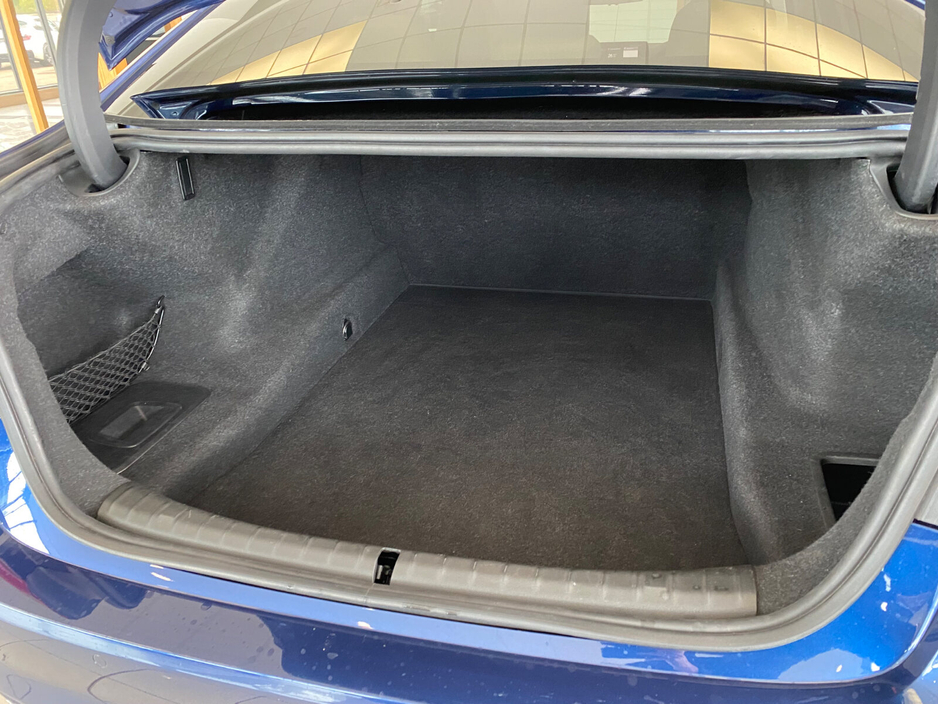 2019 BMW 5 Series - image 18