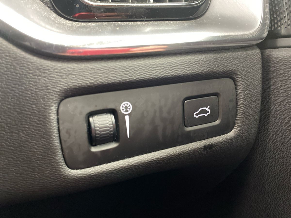 2020 Volvo XC60 - image 15