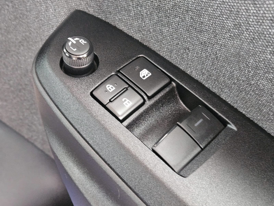 2021 Toyota Yaris - image 8