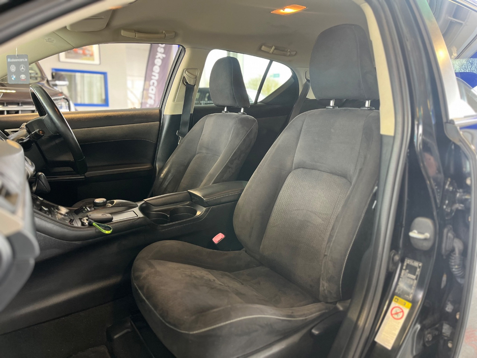 2015 Lexus CT 200 h - image 9