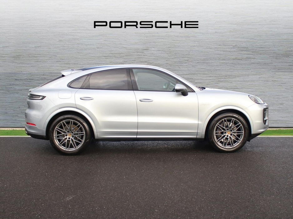 2024 Porsche Cayenne E-Hybrid Coupe €105,000