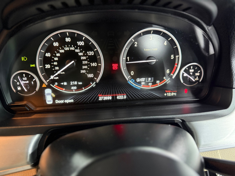 2015 BMW 5 Series - image 26