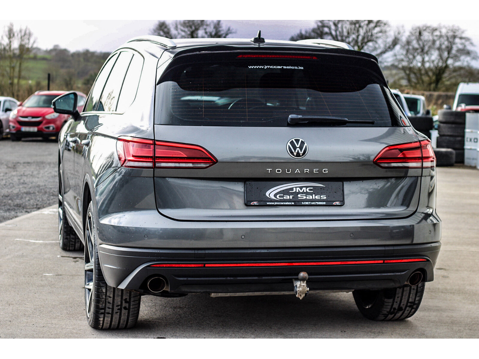 2021 Volkswagen Touareg - image 10