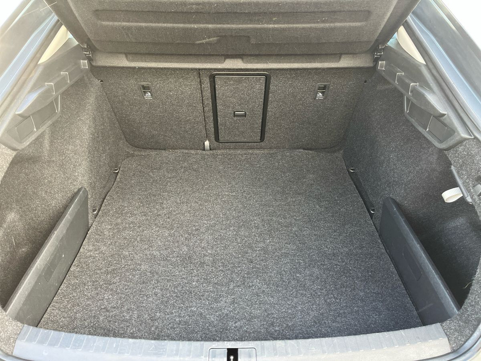 2022 Skoda Octavia - image 9