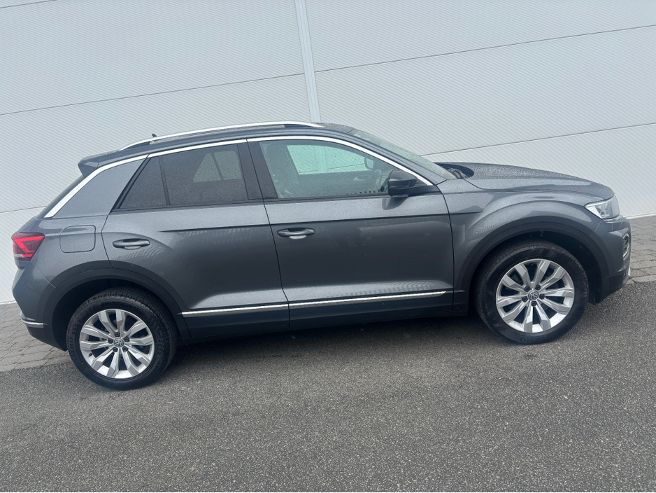 2019 Volkswagen T-Roc - image 9