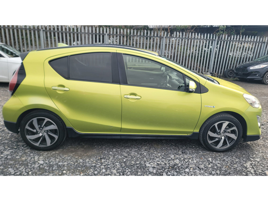 2016 Toyota Aqua - image 5