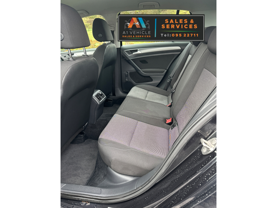 2013 Volkswagen Golf - image 18