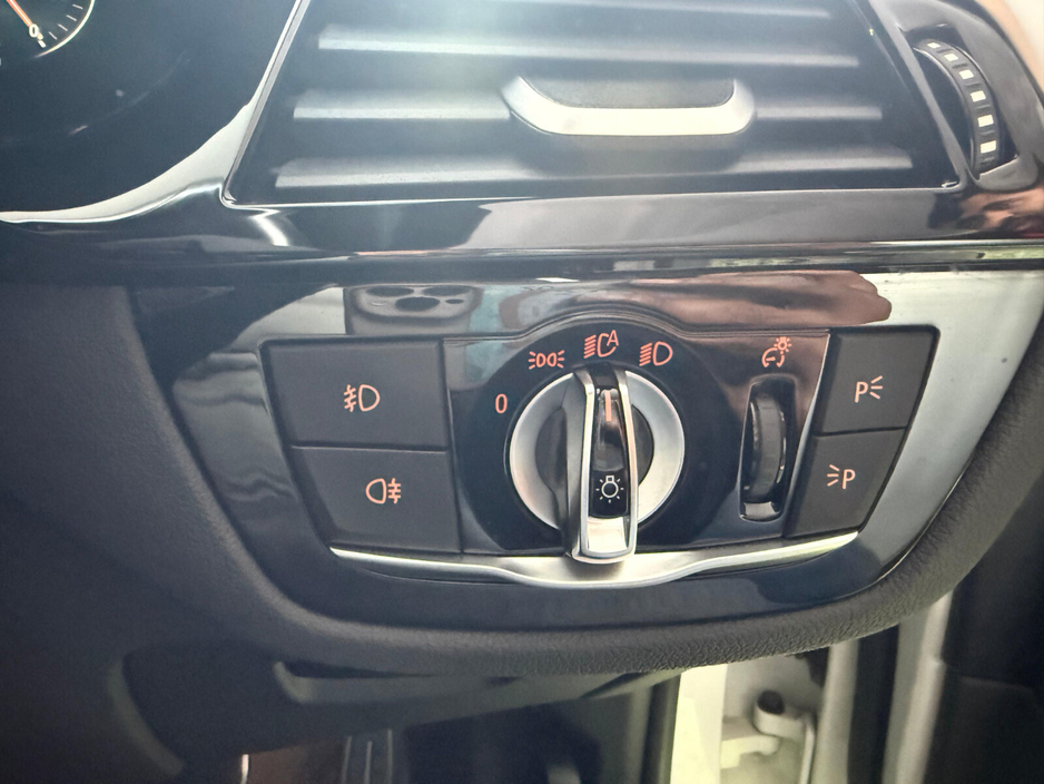 2019 BMW 5 Series - image 21