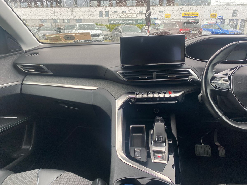 2021 Peugeot 3008 - image 8