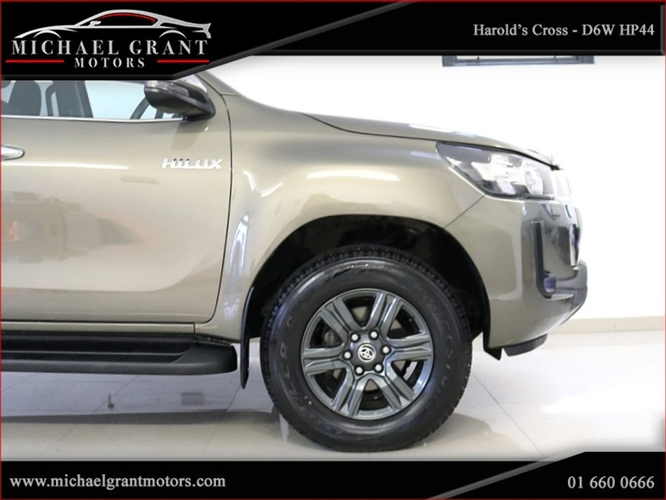 2022 Toyota Hilux AUTOMATIC 2.8D IRISH CAR ONLY 58KM SR5 DOUBLE CAB N1 COMMERCIAL VAT €36,585
