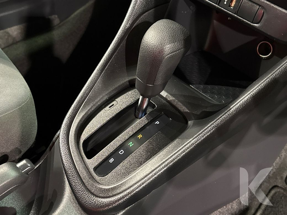 2021 Toyota Yaris - image 14