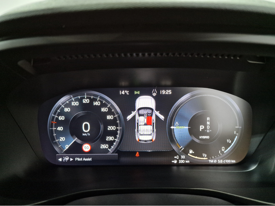 2021 Volvo XC40 - image 30