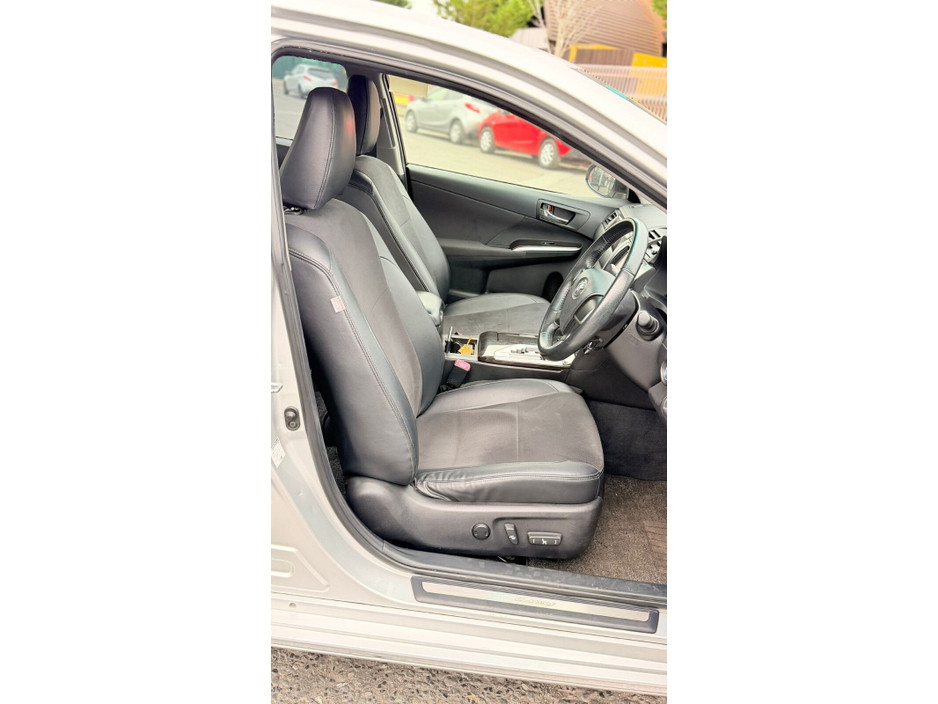 2012 Toyota Camry - image 13