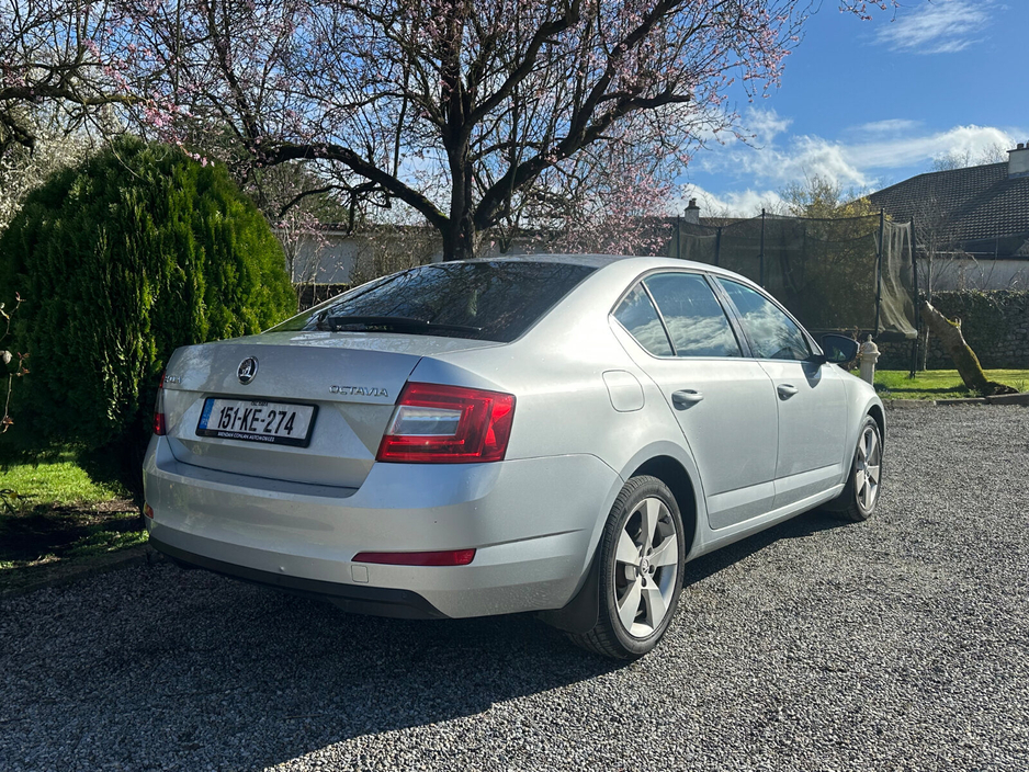 2015 Skoda Octavia - image 4