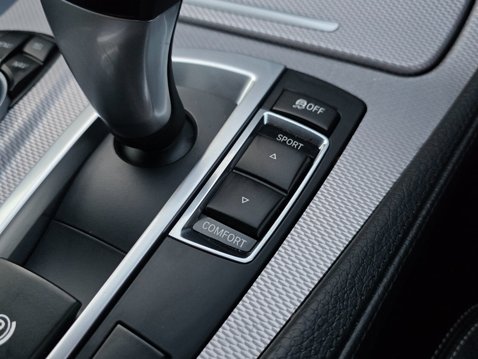 2014 BMW 5 Series - image 30