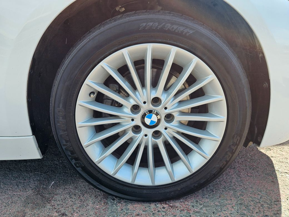 2016 BMW 3 Series - image 31