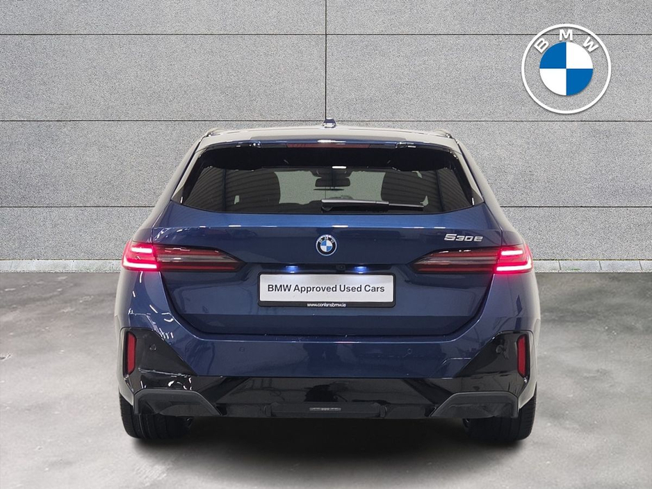 2025 BMW 5 Series - image 15