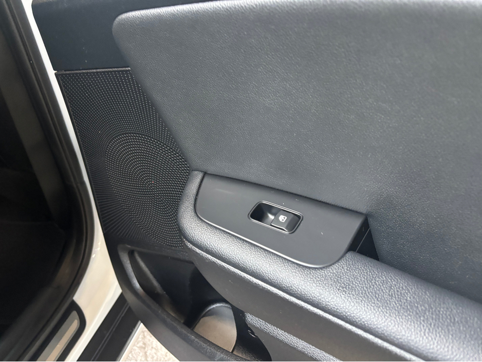 2023 Kia XCeed - image 9