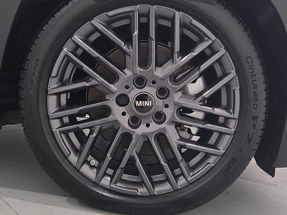 2025 MINI Aceman - image 14