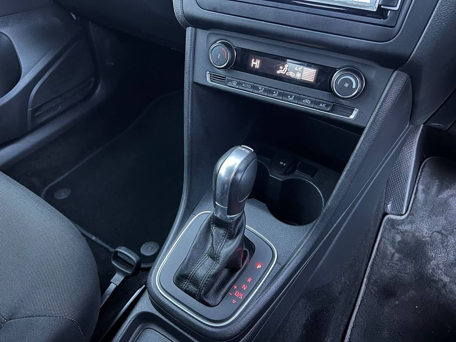 2016 Volkswagen Polo COMFORTLINE 1.2 TSI // FULL SERVICE HISTORY // LOW MILEAGE // DIGITAL CLIMATE CONTROL €13,750