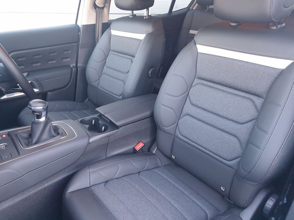 2025 Citroen C5 Aircross Plus Pack 1.2 Petrol Manual , 3192 Kilometres €29,995