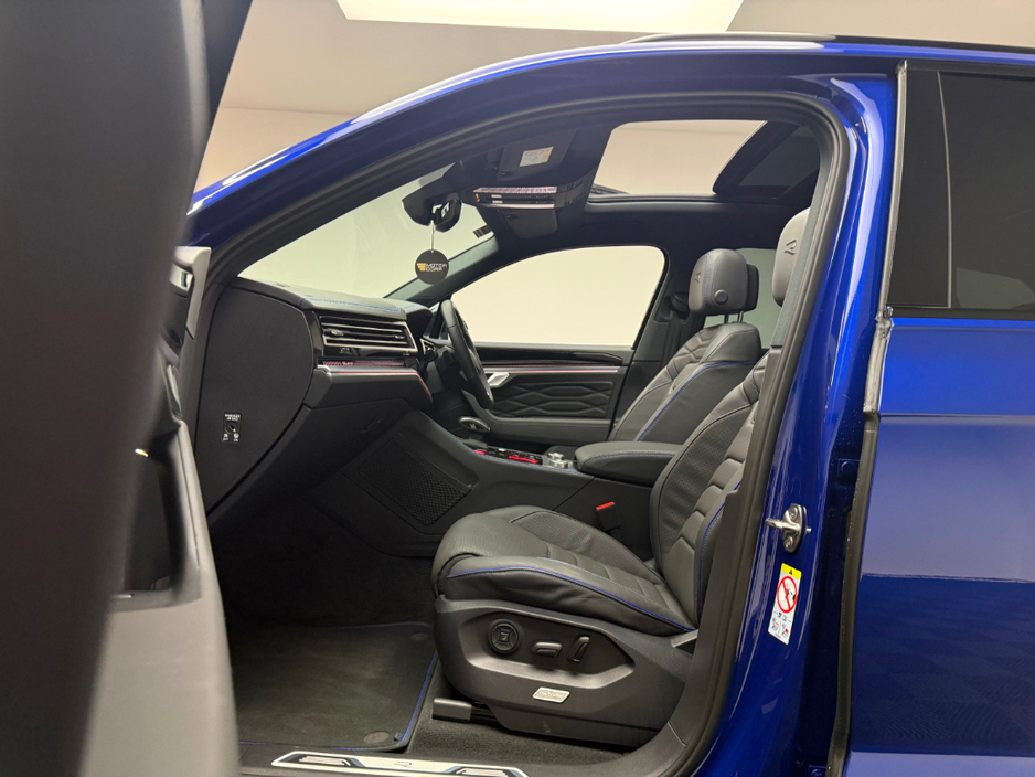 2025 Volkswagen Touareg - image 15