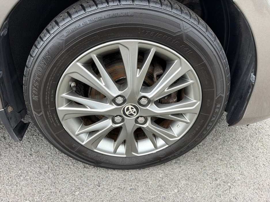 2018 Toyota Yaris - image 16