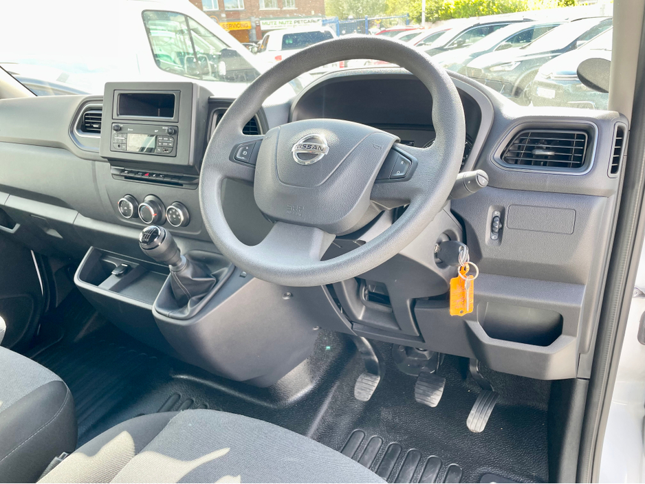 2023 Nissan Interstar - image 8