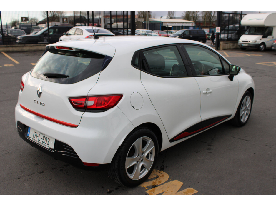 2017 Renault Clio - image 4