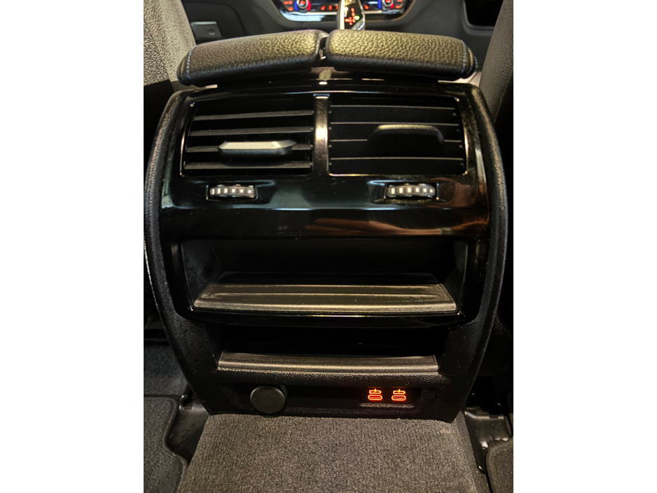 2023 BMW 5 Series - image 19