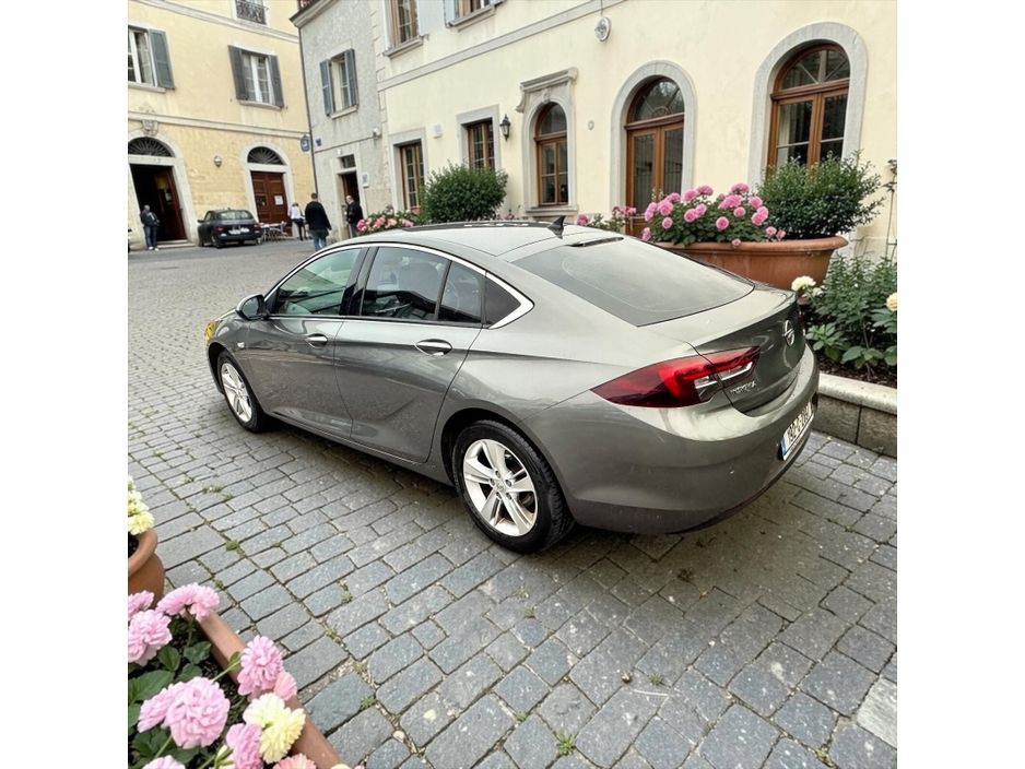 2019 Opel Insignia - image 12