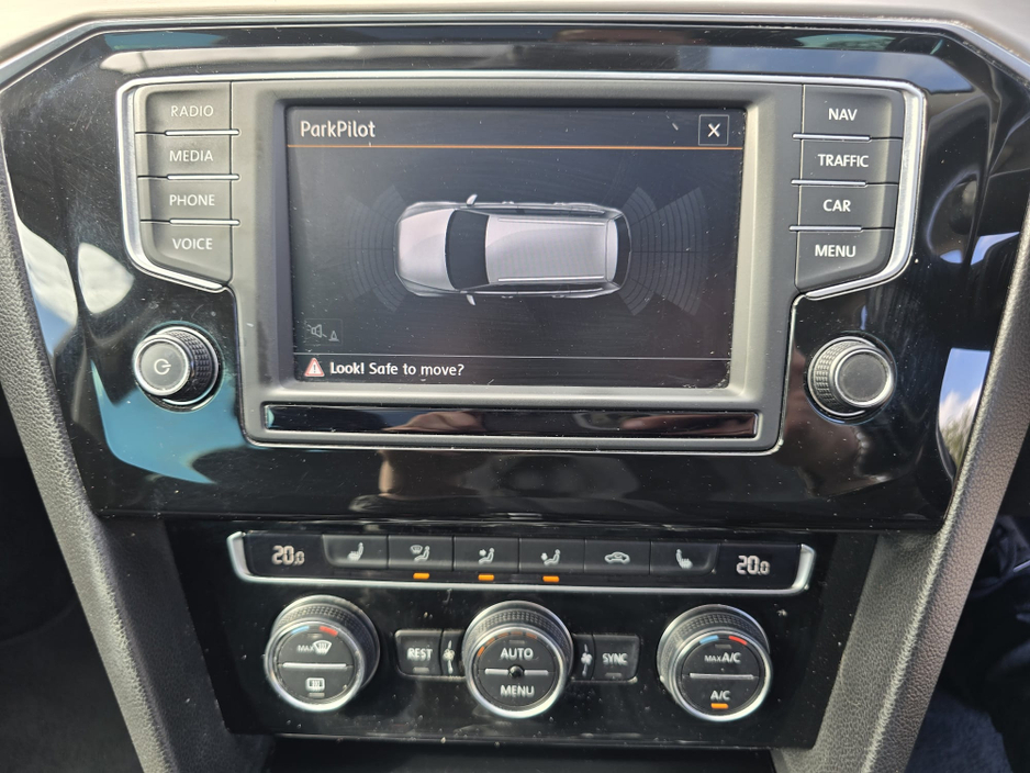 2016 Volkswagen Passat - image 23