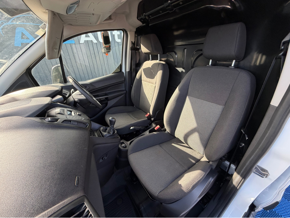 2018 Ford Transit Connect - image 35