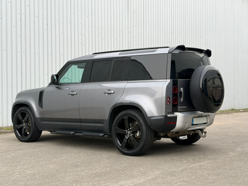 2021 Land Rover Defender - image 7