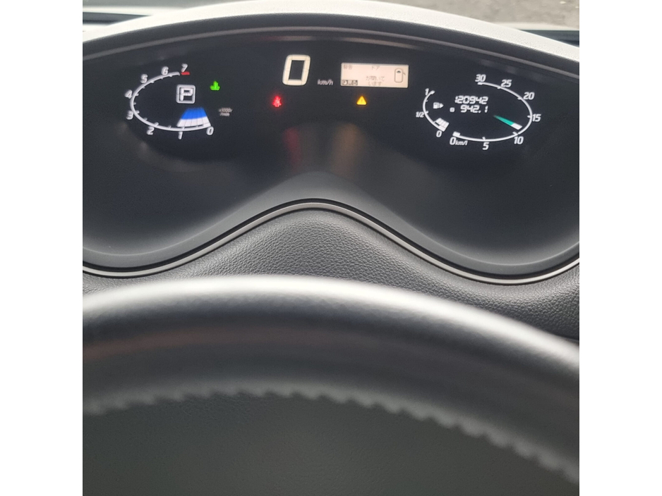 2014 Nissan Serena - image 21