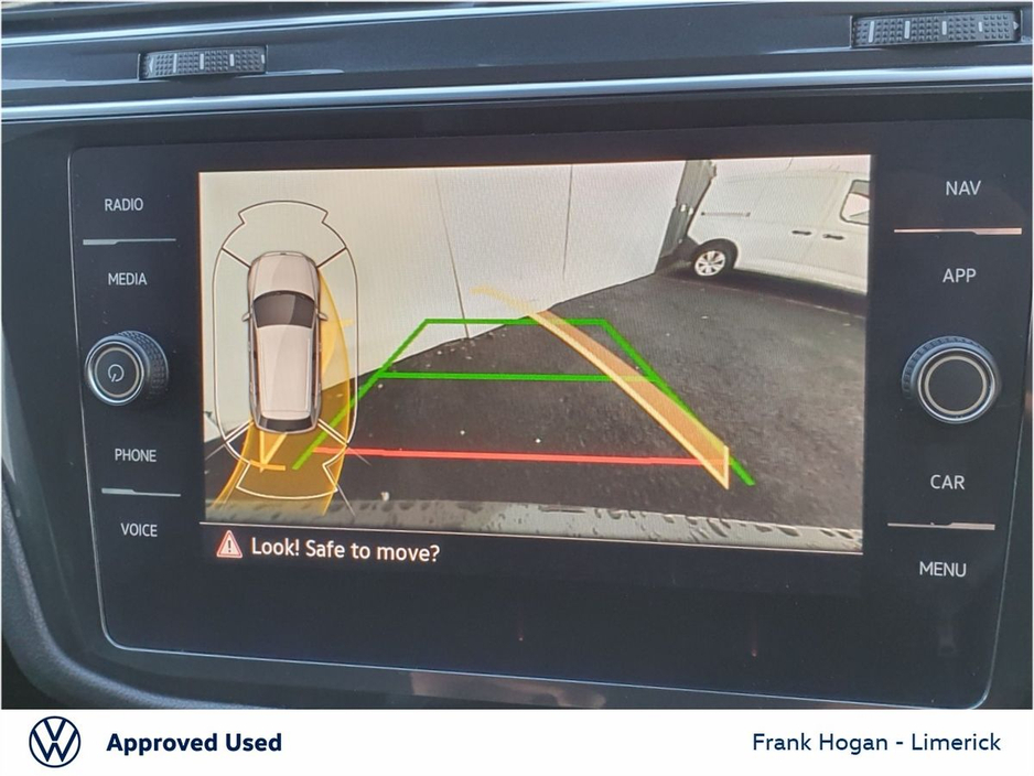 2022 Volkswagen Tiguan - image 9