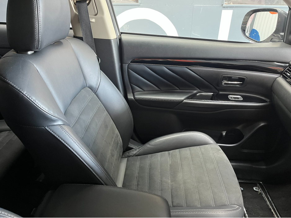 2020 Mitsubishi Outlander 2020 MITSUBISHI OUTLANDER PHEV 2.4L HYBRID / 48K KMS / ADAPTIVE CRUISE CONTROL, HEATED SEATS, REVERSE CAMERA & MORE €23,950