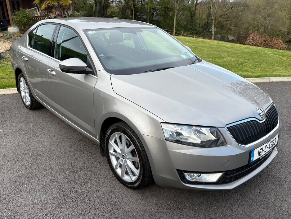 2016 Skoda Octavia - image 2