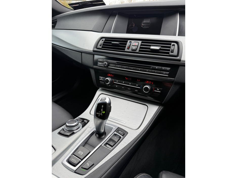 2016 BMW 5 Series - image 15