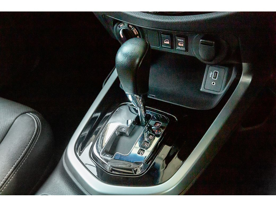 2021 Nissan Navara - image 28