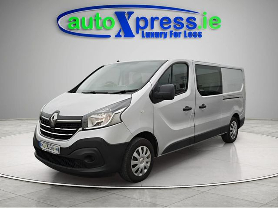2021 Renault Trafic - image 11