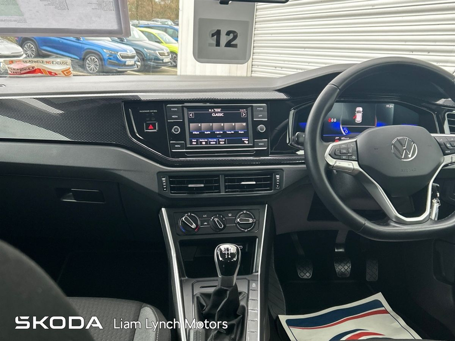 2022 Volkswagen Polo - image 2